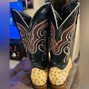 Ariat -Ostrich men’s boots. Almost new square toed boots.